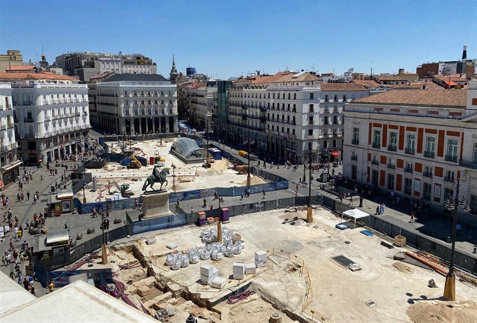 Archivo - Vista general de las obras en la Puerta del Sol de Madrid, a 1 de julio de 2022, en Madrid (España)