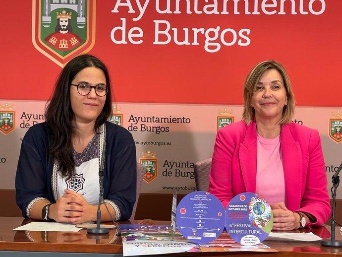 La representantes de la Asociación Hechos, Irene Meléndez, y la concejal de Servicios Sociales de Burgos, Sonia Rodríguez