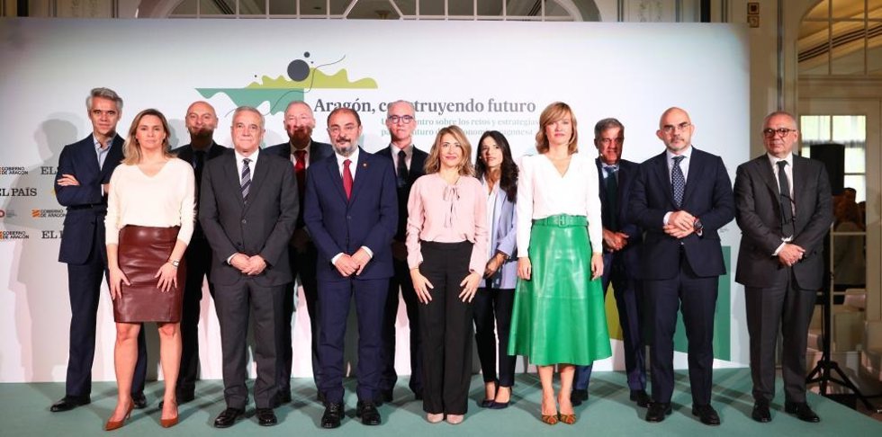 Participantes en la jornada 'Aragón, construyendo futuro. Un encuentro sobre los retos y estrategias para el futuro de la economía aragonesa', organizada por el diario El País, el Gobierno autonómico y con la colaboración de la Cadena Ser.
