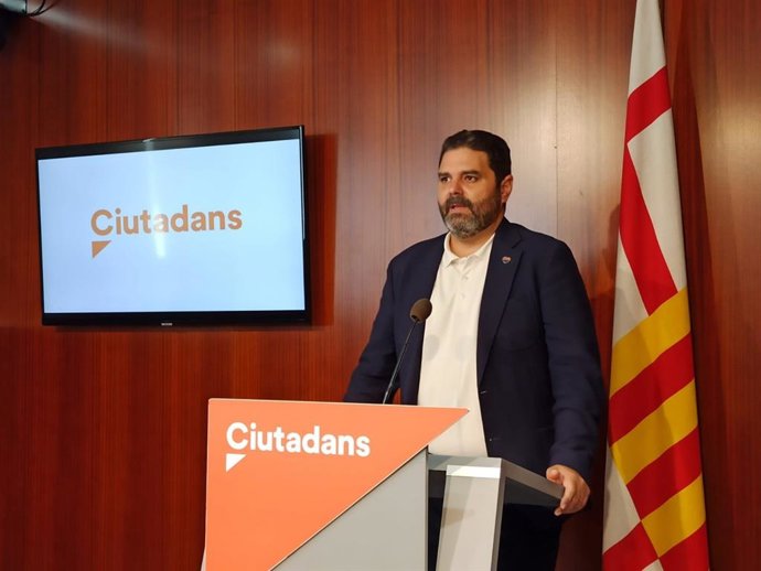 Archivo - El portavoz de Cs en el Ayuntamiento de Barcelona, Paco Sierra, en rueda de prensa. Archivo.