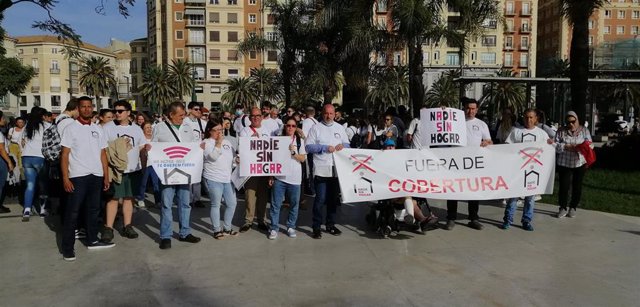 Cáritas lanza la campaña 'Fuera de cobertura' para concienciar sobre la exclusión social.
