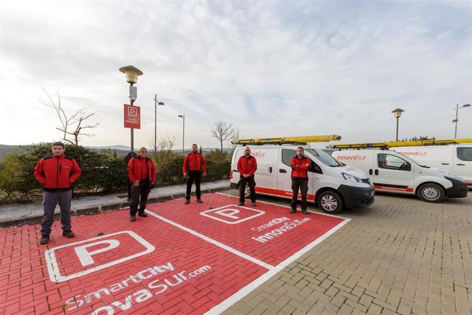 Archivo - Personal técnico de InnovaSur