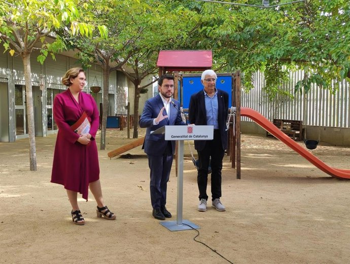 El presidente de la Generalitat, Pere Aragons; la alcaldesa de Barcelona, Ada Colau, y el conseller de Salud de la Generalitat, Manel Balcells.