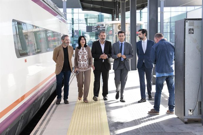 Visita de Xavier Flores a la estación de trenes de Granada