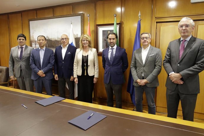 Imagen del acto de la firma.