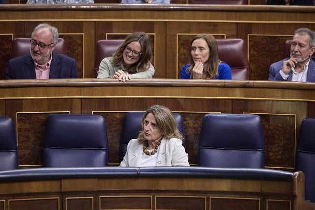 La vicepresidenta tercera y ministra de Transición Ecológica y Reto Democrático, Teresa Ribera, durante una sesión plenaria en el Congreso de los Diputados, a 27 de octubre de 2022, en Madrid (España).