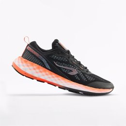 Decathlon lanza 'Kiprun KS900', las zapatillas para correr largas distancias.