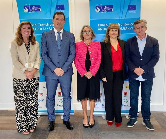 Una representación del SAE en Huelva, encabezada por el delegado de Empleo, Empresa y Trabajo Autónomo de la Junta en Huelva, Alberto Santana, ha participaco en la cuarta edición del proyecto Eures Transfronterizo Andalucía-Algarve 2022-24, Eures-T.