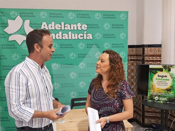 Los diputados provinciales de Adelante Cádiz Lorena Garrón y Alejandro Gutiérrez