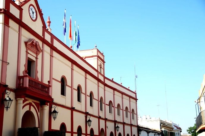 Ell Ayuntamiento de Alcalá de Guadaíra, desde el 8 de noviembre y hasta el 24, facilitará la obtención de las herramientas electrónicas.