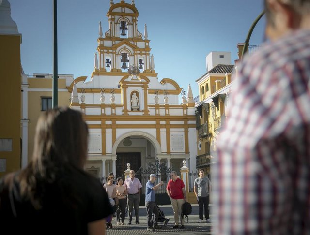Archivo - Imagen de archivo del exterior de la Basílica de la Macarena, donde están los restos de Queipo de Llano. 