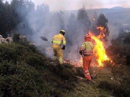 Activos dos incendios forestales, uno en una zona inaccesible de San Roque de Riomiera