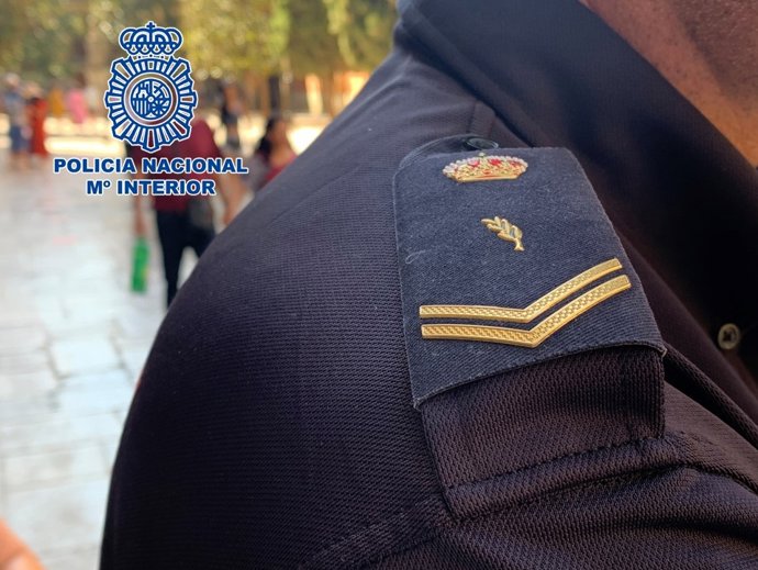 Archivo - Agente de Policía Nacional