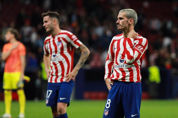 Saúl Ñíguez y Antoine Griezmann tras la eliminación de la Liga de Campeones 2022-2023