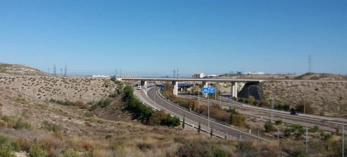 Archivo - Carretera del Estado a su paso por Zaragoza.