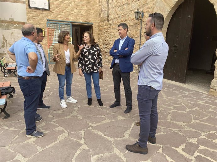 La diputada del PP Aragón Marian Orós ha visitado La Almunia de Doña Godina.