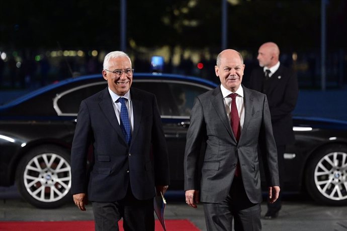 14 October 2022, Berlin: German Chancellor Olaf Scholz (R) welcomes Antonio Costa Prime Minister of Portugal. Scholz had met with the two heads of government of Spain and Portugal for talks at the Federal Chancellery. Photo: John Macdougall/AFP Pool/dpa