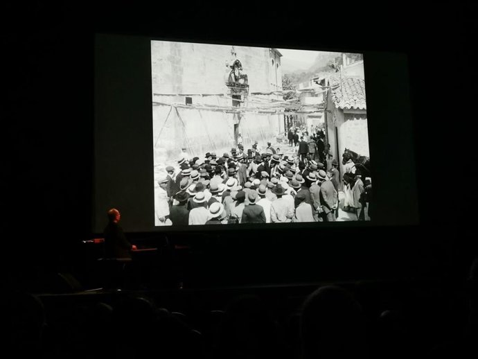 Proyección de 'El jefe político' en el Principal.