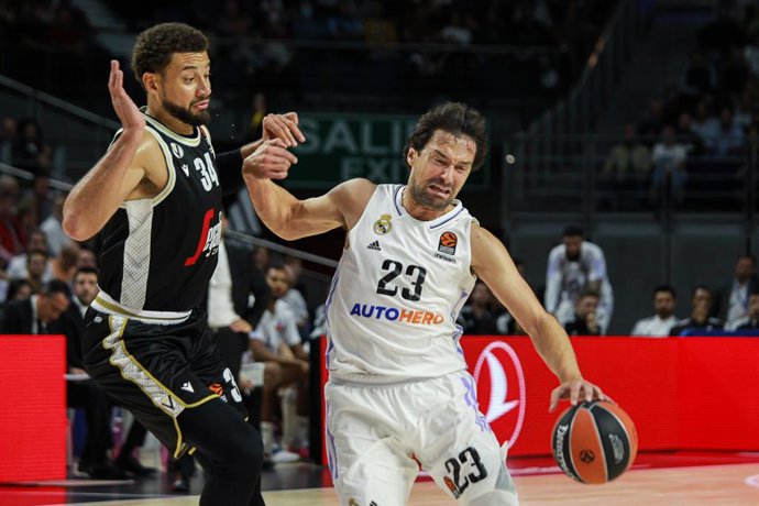 Kyle Weems of Bologna and Sergio Llull Melia of Real Madrid in action during Turkish Airlines Euroleague basketball match between Real Madrid and Virtus Segafredo Bologna at Wizink Center on October 27, 2022 in Madrid, Spain.
