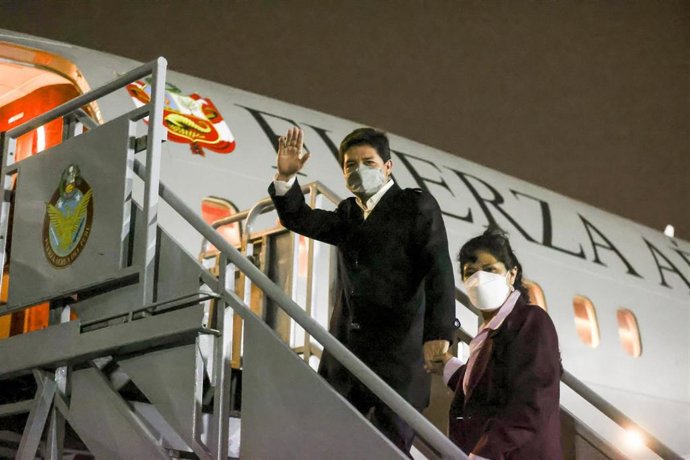 Archivo - El presidente de Perú, Pedro Castillo, junto a la primera dama, Lilia Paredes