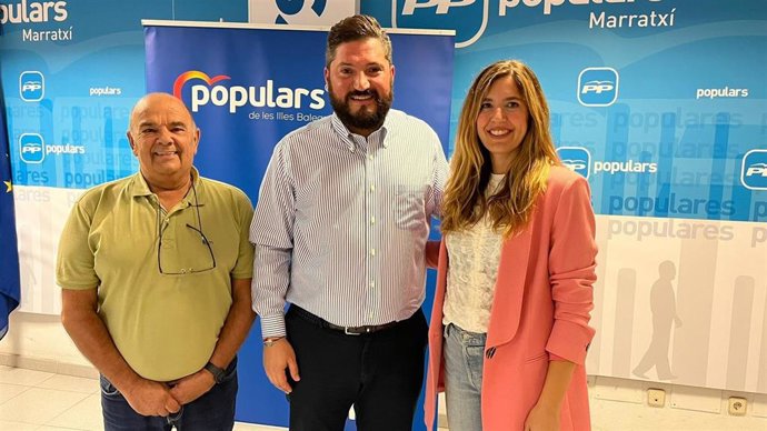 Jaume Llompart, en el centro de la imagen, junto a Sebasti Frau y Odette Torres.