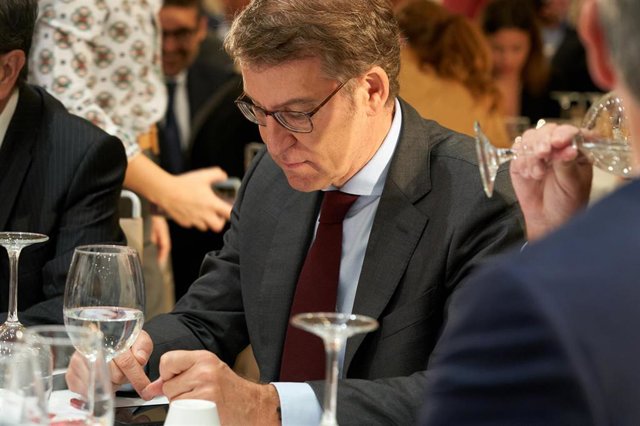 Feijóo visita Vitoria para participar en un encuentro organizado por ‘El Correo’ y Petronor