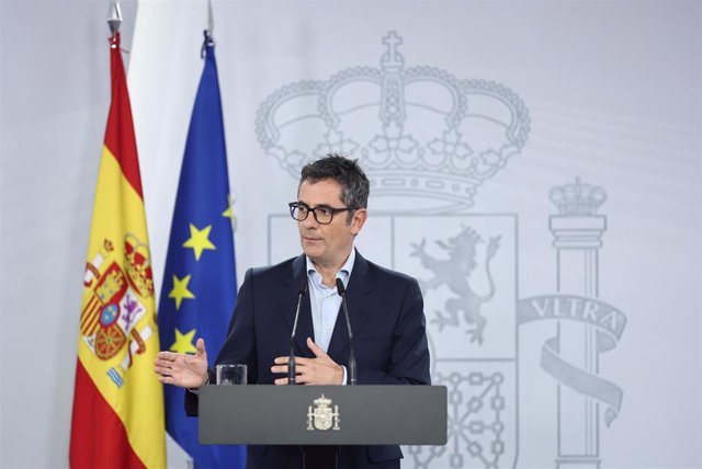 El ministro de Presidencia, Félix Bolaños, ofrece una rueda de prensa tras la reunión entre el presidente del Gobierno, y el presidente del Partido Popular, en la Moncloa, a 10 de octubre de 2022, en Madrid (España). El presidente del Ejecutivo ha convoca