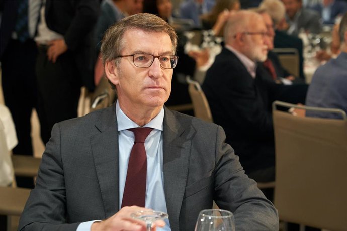 El presidente del Partido Popular (PP), Alberto Núñez Feijóo, durante el Ciclo de encuentros con grandes protagonistas del momento organizado por 'El Correo' y Petronor, en el Hotel Ciudad de Vitoria, a 28 de octubre de 2022, en Vitoria