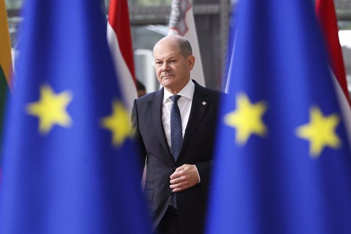 HANDOUT - 20 October 2022, Belgium, Brussels: German Chancellor Olaf Scholz arrives for a two-day EU Summit at the European Council. Photo: Francois Lenoir/EU Council/dpa - ATTENTION: editorial use only and only if the credit mentioned above is referenc