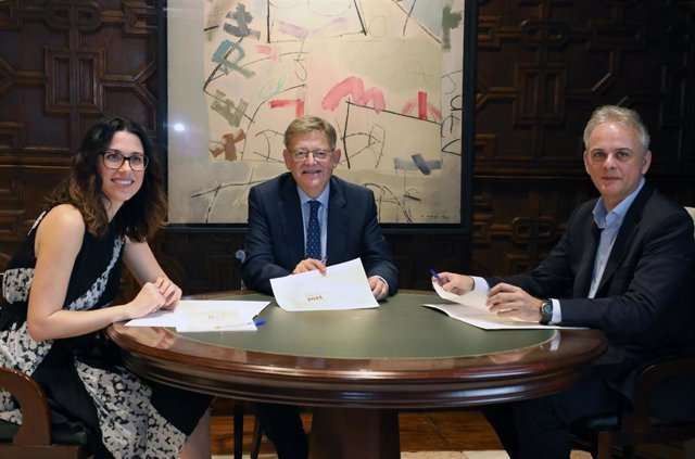 Aitana Mas, Ximo Puig y Héctor Illueca acuerdan los presupuestos de 2023