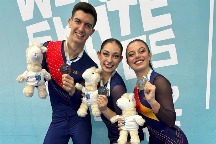 Archivo - Lloren Álvarez, Natalia Baldizzone y Lidia Mateo posan con sus medallas en los Juegos Mundiales de Patinaje sobre Ruedas
