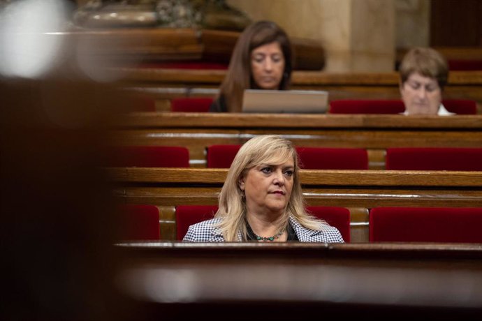 La consellera de Derechos Sociales, Violant Cervera, durante una sesión plenaria en el Parlament de Catalunya, a 6 de octubre de 2022, en Barcelona, Cataluña (España). Durante el pleno ha tenido lugar el debate de totalidad de la Propuesta para presenta
