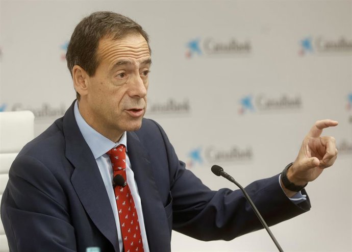 El ceo de CaixaBank, Gonzalo Gortázar, este viernes en rueda de prensa en Valencia para presentar los resultados del tercer trimestre