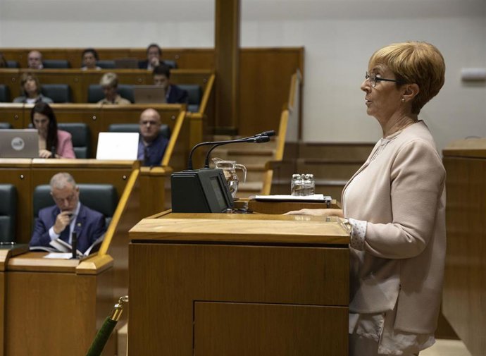 La consejera de Desarrollo Económico, Sostenibilidad y Medio Ambiente, Arantxa Tapia, en el pleno de control
