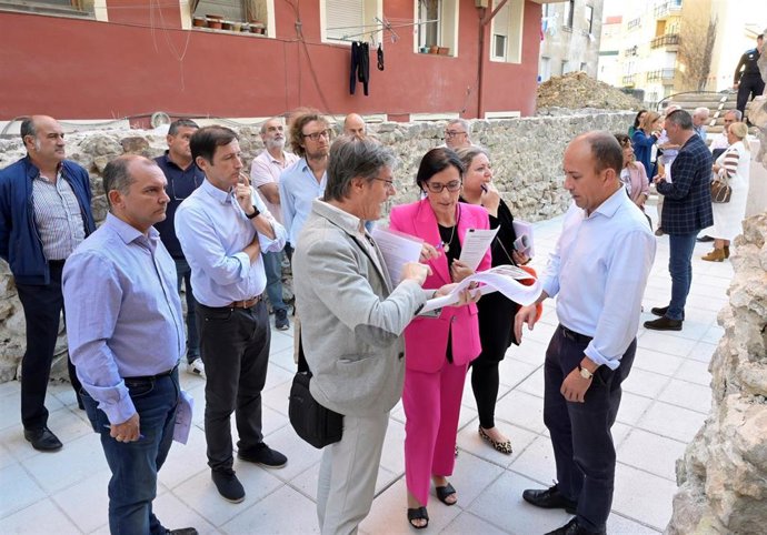 La alcaldesa de Santander, Gema Igual, visita la calle Alcázar de Toledo