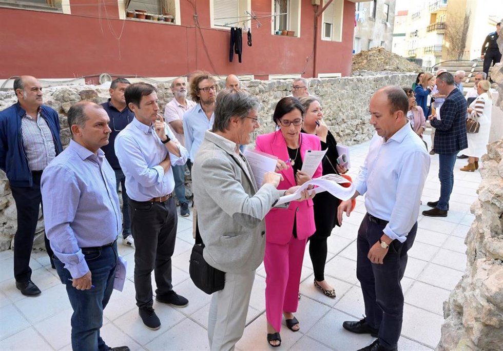 La alcaldesa de Santander, Gema Igual, visita la calle Alcázar de Toledo