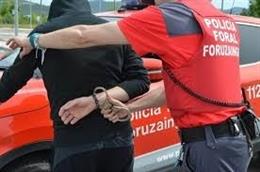 Foto de archivo de una detención de la Policía Foral.