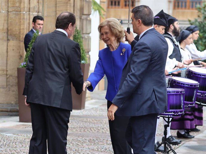La reina Sofía llegando al hotel Reconquista de Oviedo para asistir a los premios Princesa de Asturias