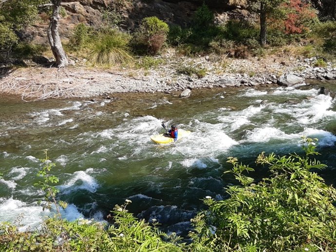 Imagen de archivo de piragüismo en el río Noguera Pallaresa.