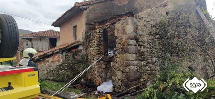 Incendio en una cuadra de Cangas de Onís
