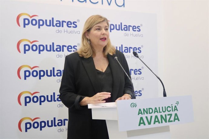 La secretaria general del PP de Huelva, Berta Centeno, en rueda de prensa.