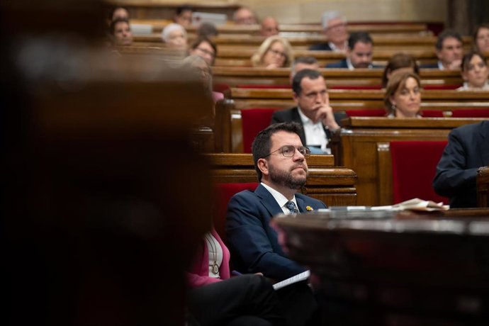 El president de la Generalitat, Pere Aragons, en una sesión de control en el Pleno del Parlament, a 19 de octubre de 2022, en Barcelona, Cataluña (España). Aragons y el Govern se enfrentarán a la sesión de control de los siete nuevos consellers que fu