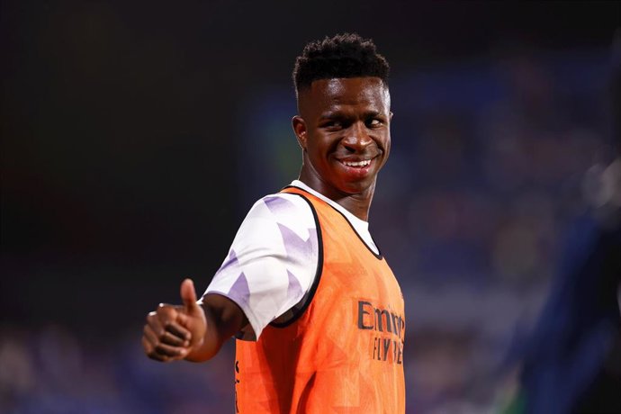 El jugador del Real Madrid Vinicius Júnior, durante un calentamiento antes del duelo ante el Geatfe en LaLiga Santander 2022-2023.