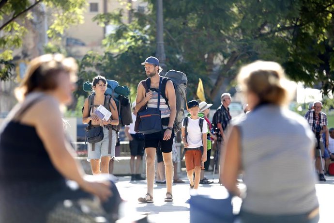 Archivo - Turistas en Málaga en una imagen de archivo 