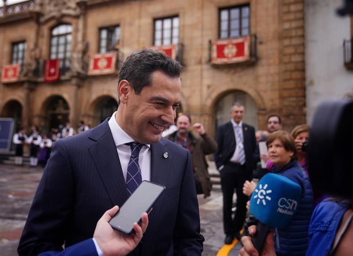 El presidente de la Junta, Juanma Moreno, en Oviedo.