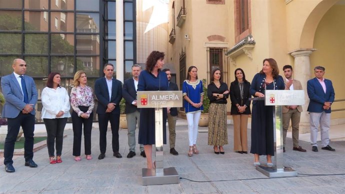 La consejera Carmen Crespo se reúne con la alcaldesa de Almería, María del Mar Vázquez.