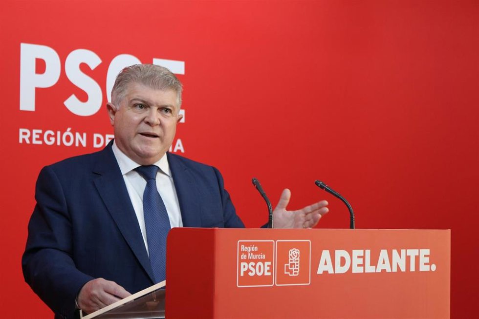 Archivo - Vélez (PSOE) acusa al PP y sus socios de "secuestrar la democracia" para "su beneficio personal"