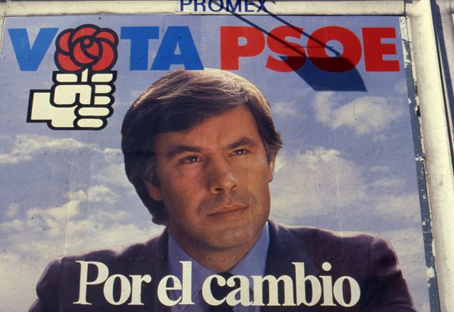 Carteles electorales para la campaña electoral de las elecciones generales de 1982.