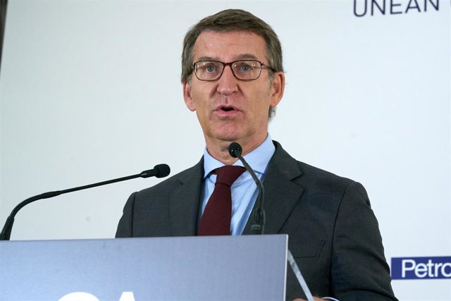 El presidente del Partido Popular (PP), Alberto Núñez Feijóo, interviene durante el ‘Ciclo de encuentros con grandes protagonistas del momento’ organizado por 'El Correo' y Petronor, en el Hotel Ciudad de Vitoria, a 28 de octubre de 2022, en Vitoria-Gaste