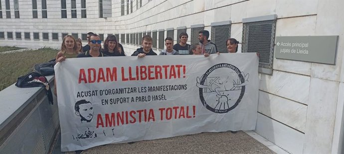 Protesta per la detenció d'un membre de la Plataforma Antirepressiva de Ponent 